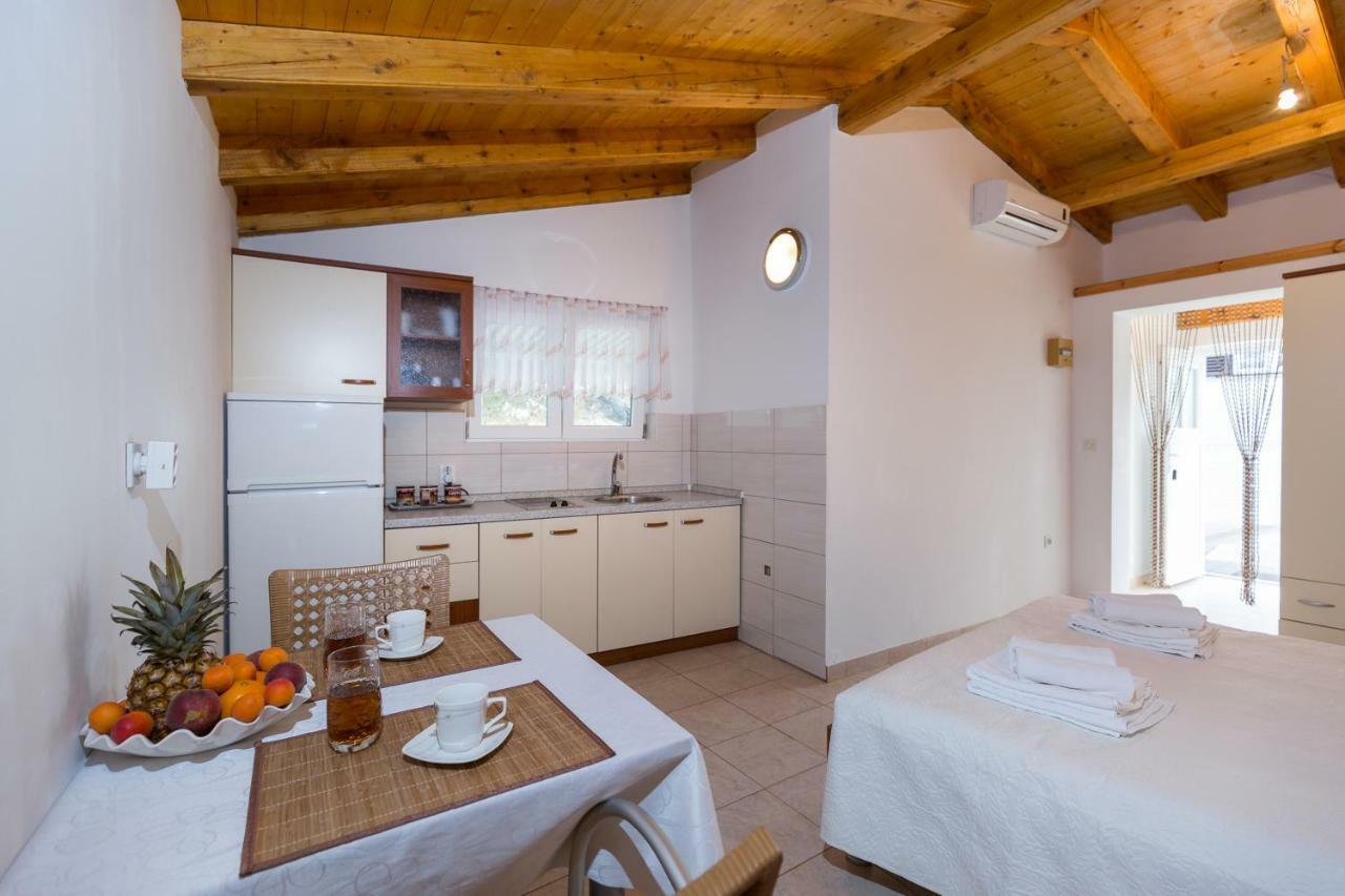 Beach Apartment M & B Poljana (Ugljan) Exterior foto